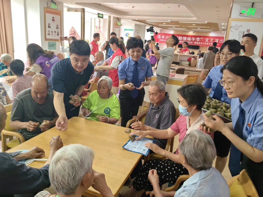 省檢察院端午節(jié)前夕赴輝縣開(kāi)展新時(shí)代文明實(shí)踐活動(dòng)